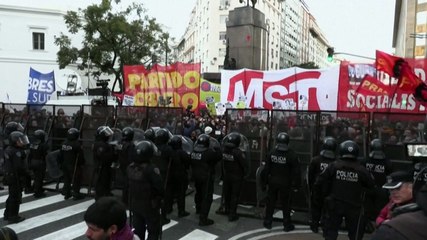 Miles repudian en Argentina polémico homenaje a víctimas de la guerrilla