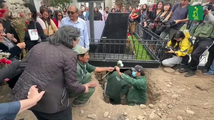 Entierran restos de víctimas de matanza de estudiantes por la que fue condenado Fujimori