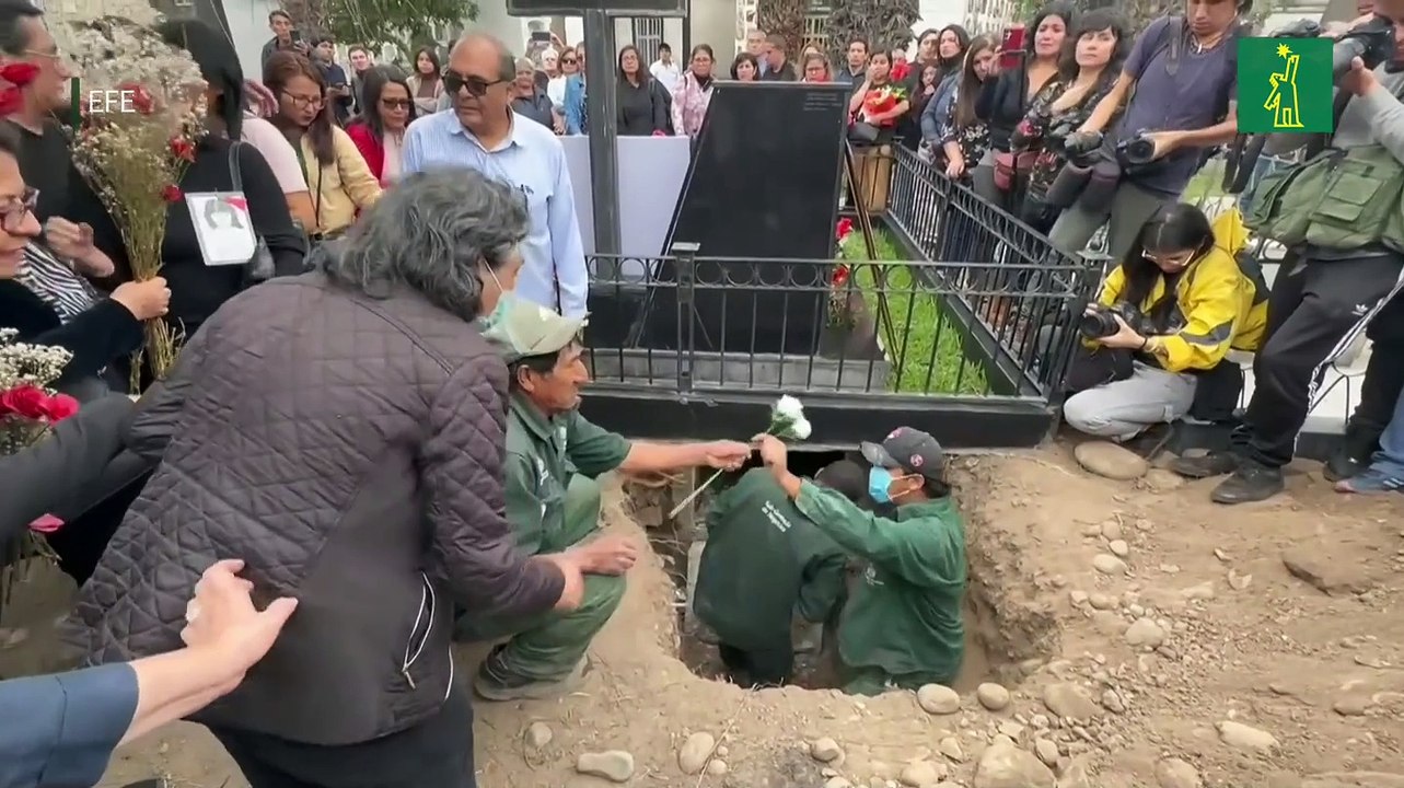Entierran restos de víctimas de matanza de estudiantes por la que fue condenado Fujimori