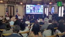 Presidente entrega a Rafael Solano el premio al Adulto Mayor del Año