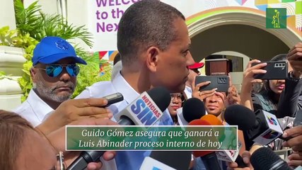 Guido Gomez Mazara votando en la Universidad UNIBE