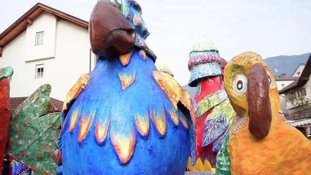 Laives in festa per carnevale: i carri sfilano per le strade