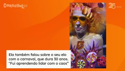 Adriane Galisteu  vai ao Baile da Vogue fantasiada de Rainha do Pirulito