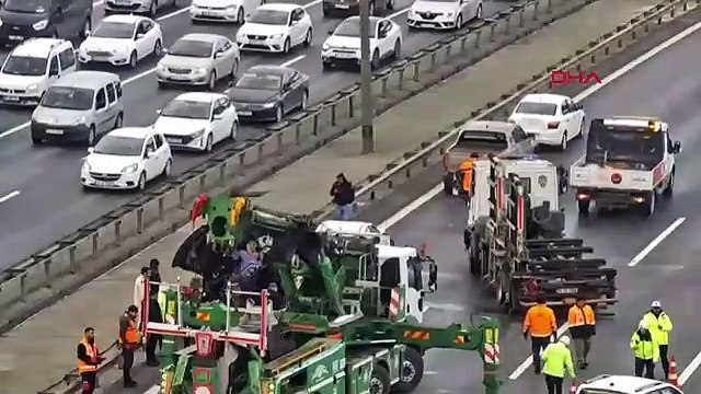 İstanbul-TEM Otoyolunda 5 aracın karıştığı zincirleme kaza: 2 yaralı / Geniş haber