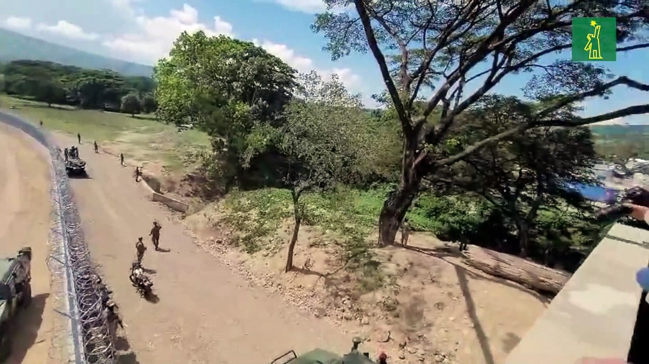 Así es una de las cuatro torres de vigilancia de la verja fronteriza en Elías Piña