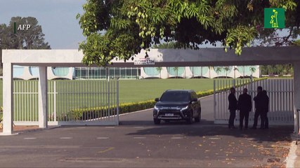 Lula dejó el hospital tras una operación de cadera