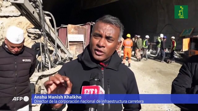 Rescatistas luchan por salvar a 40 trabajadores atrapados en túnel colapsado en India
