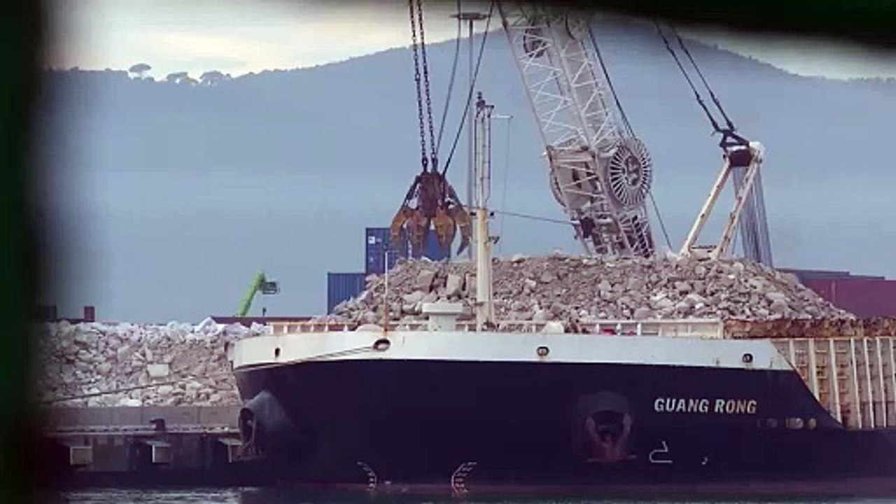 Nave contro il pontile di Massa, le operazioni di carico al portile prima dell'incidente