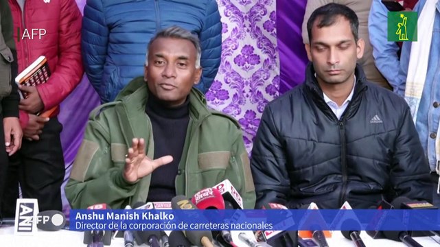 Rescatistas estudian perforar otro pozo para rescatar a obreros atrapados en India