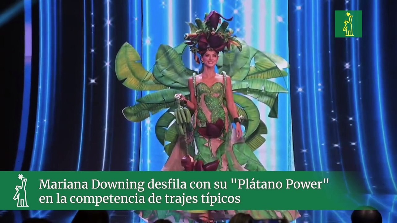 Mariana Downing desfila con su "Plátano Power" en la competencia de trajes típicos