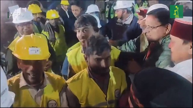 Rescatan a los 41 obreros atrapados en túnel de India desde hace 17 días