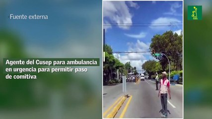 Agente del Cusep para ambulancia en urgencia para permitir paso de comitiva