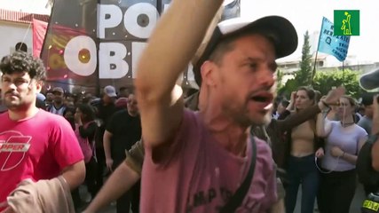 Milei ordena una vasta desregulación de la economía en Argentina