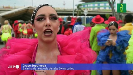 Colombianos inician la tradicional feria con un maratón de salsa