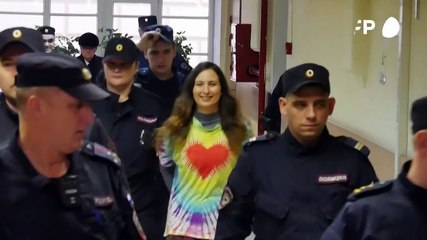 Artista rusa condenada a 7 años de cárcel por acción antiguerra