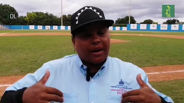 Omairy Guzmán, la árbitra de béisbol que sueña con ejercer en la pelota otoño-invernal dominicana