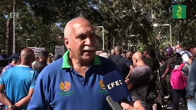 Empleados venezolanos protestan para exigir salarios dignos