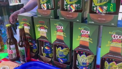 Bolivianos se reúnen en masa para masticar coca contra estigma de su planta sagrada