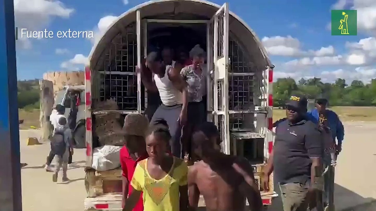 Migración deporta grupo de 324 nacionales haitianos que entró de forma ilegal por Bahoruco