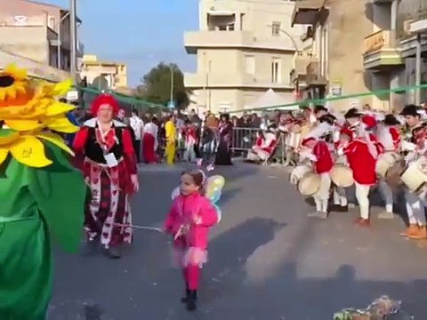 Oristano, ecco la Sartill'e canna: i bambini corrono in sella ai cavallini di canna