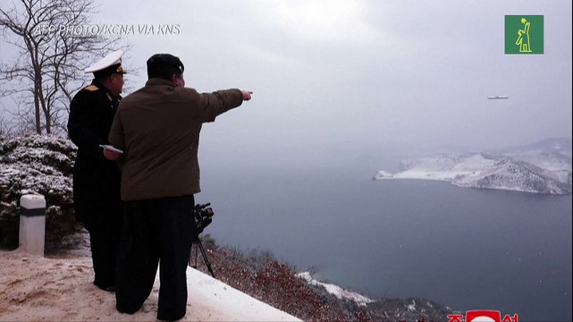 Líder norcoreano supervisa ensayo de dos misiles de crucero