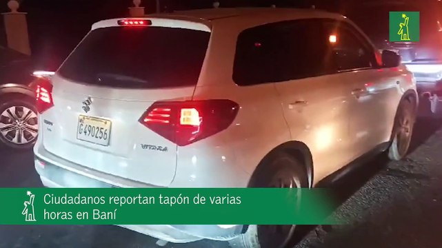 Ciudadanos reportan tapón de varias horas en Baní