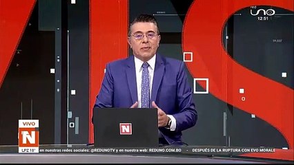 ESTUDIANTES CRUZAN EL RÍO PARA LLEGAR A SU COLEGIO