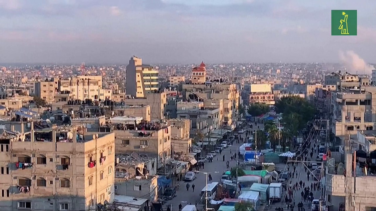 Israel bombardea ciudad del sur de Gaza colapsada por refugiados palestinos