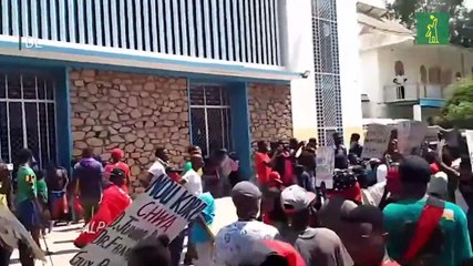 Haitianos se manifiestan en Juana Méndez contra decisión del Caricom