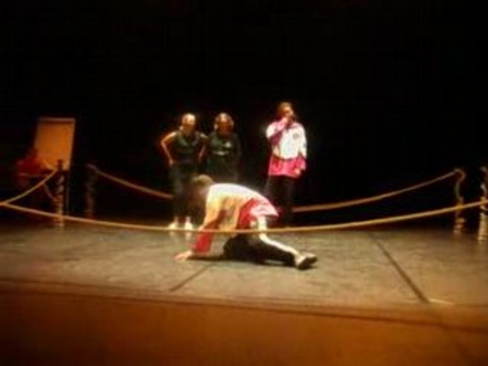 Mitrailette sur le cirque A l'improv' Istres