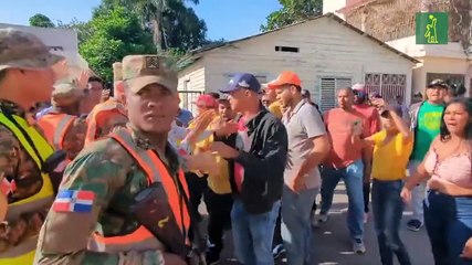 Militantes del partido revolucionario dominicano irrumpen perímetro militar al local de la junta central electoral de Dajabón