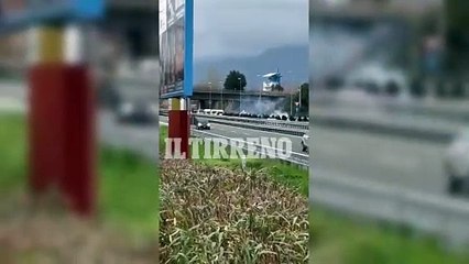 Versilia, gli scontri tra ultras sull'autostrada