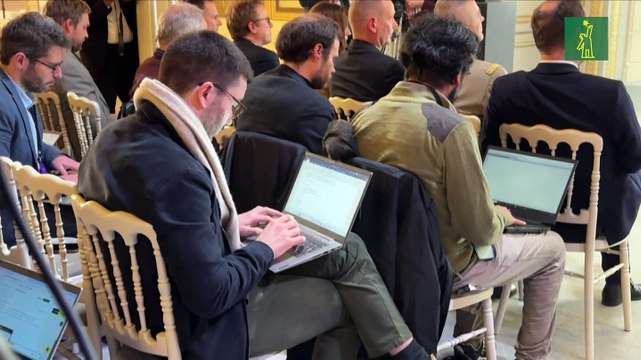 Macron anuncia coalición para enviar municiones a Ucrania y no descarta desplegar tropas