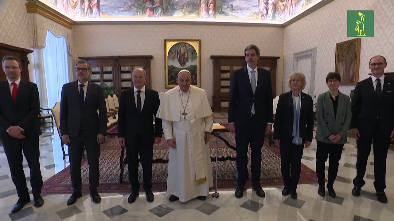 El papa dice que padece bronquitis