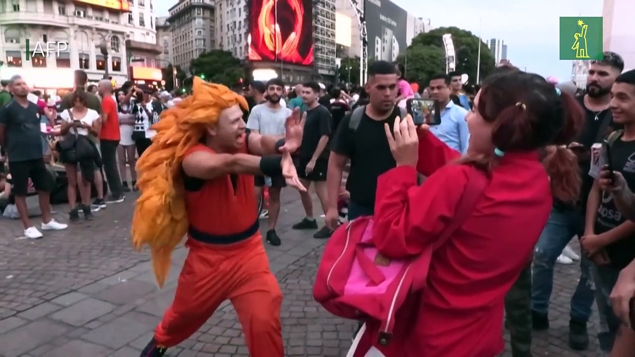 Cientos de argentinos rinden homenaje al creador de "Dragon Ball"