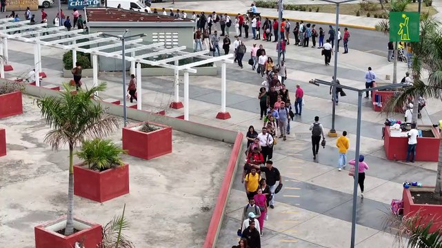 Estaciones del Metro abarrotadas en espera de los trenes de 6 vagonesl Metro Abarrotadas En Espera De Los Trenes De 6 Vagones