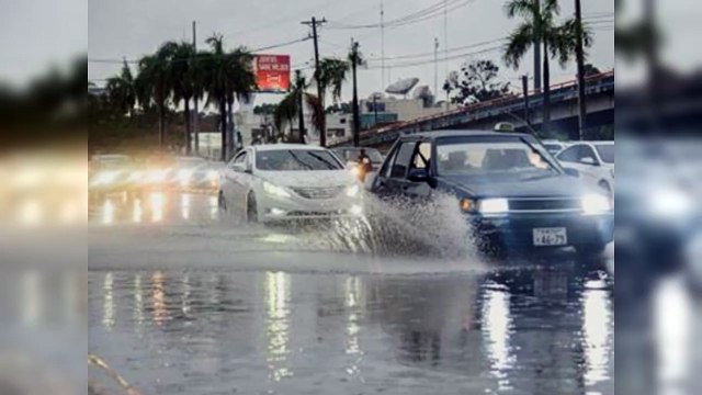 Se producen tapones por lluvias en Santo Domingo