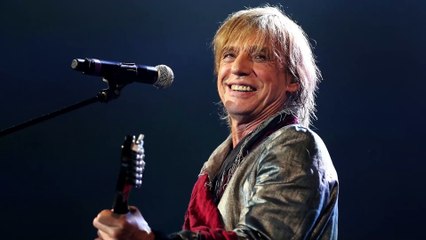 GALA VIDEO - Jean-Louis Aubert, très ému, évoque la récente mort de sa mère : “Son corps est là, mais elle n’est plus là”