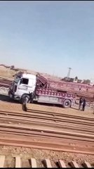 Terör örgütü SDG çareyi hırsızlıkta buldu! Tek tek söküp tüccarlara sattılar