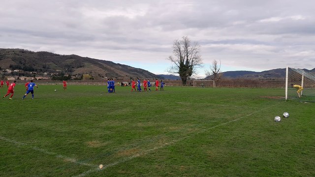LA VIDÉO DU COUP-FRANC DE CÉDRIC BASSET SUR LES MONTANTS FC MUZOLAIS VS AS DU PIC DIMANCHE 23 FÉVRIER 2025