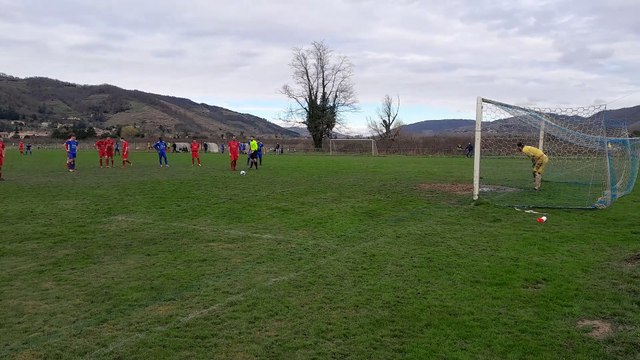 LA VIDÉO DU PENALTY TRANSFORMÉ DE THIMOTE ARLHAC FC MUZOLAIS VS AS DU PIC DIMANCHE 23 FÉVRIER 2025