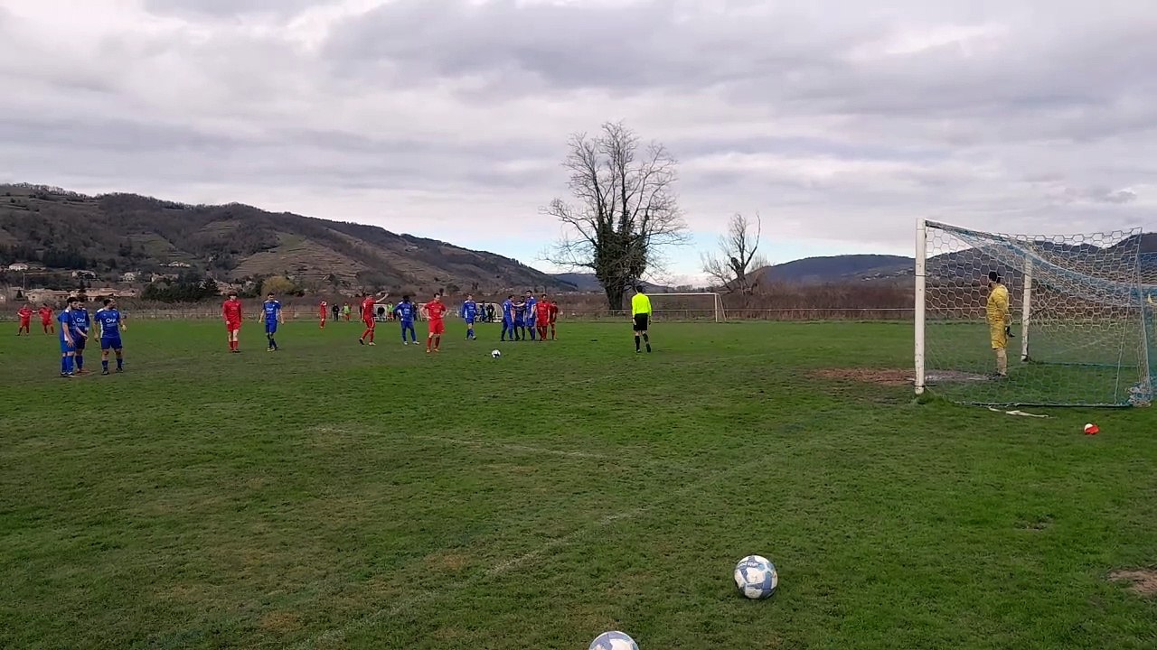 LA VIDÉO DU PENALTY TRANSFORMÉ PAR CÉDRIC BASSET FC MUZOLAIS VS AS DU PIC DIMANCHE 23 FÉVRIER 2025