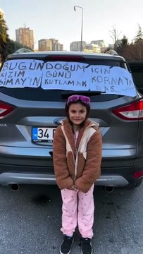 Kızının doğum gününde onu mutlu etmek için arabasına yazdığı yazı ile tüm sokaklarda kutlama yaptıran baba 😊