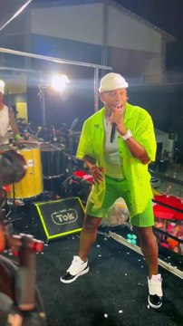 BNews Folia: Estreante da noite, Flavinho Pagod’art anima foliões no Furdunço