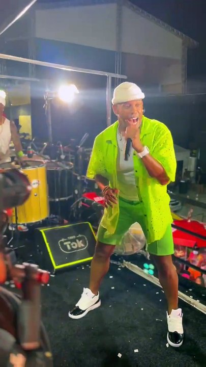 BNews Folia: Estreante da noite, Flavinho Pagod’art anima foliões no Furdunço