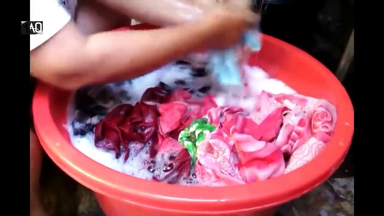 MEMANJAKAN MATA! Inilah Video Mengesankan Dari Pekerja yang Sangat Lincah Dalam Memproduksi Barang!