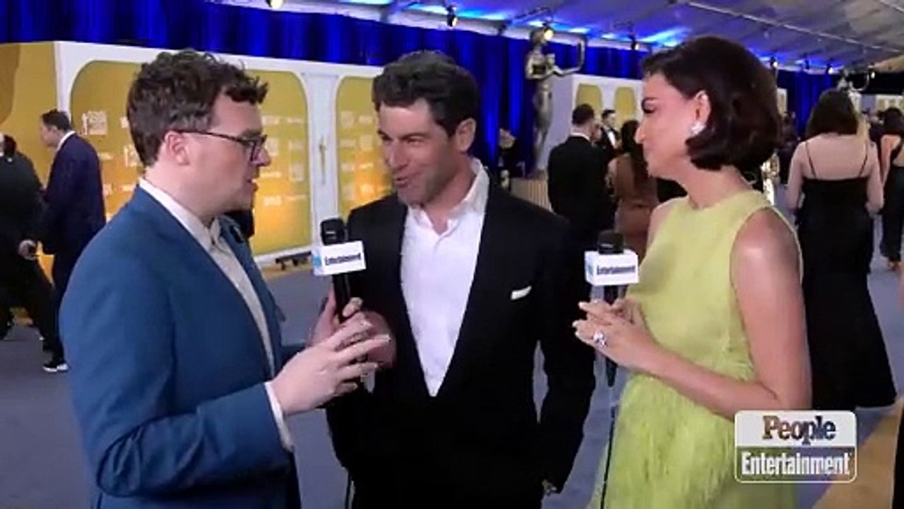 Crowd chanting Demi Moore's name interrupts live SAG Awards red carpet interview