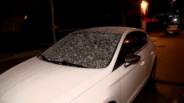 İstanbul'da sıcaklık sıfırın altına düştü, camlar buz tuttu