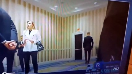 Trump o ülkenin Cumhurbaşkanı ile resmen dalga geçti! Bir buçuk saat kapıda bekletti