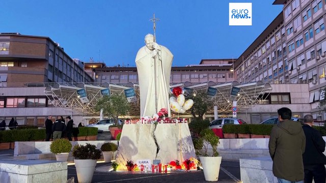 El Papa ha dormido bien aunque sigue en estado crítico y con signos de insuficiencia renal leve
